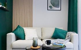 Green Oasis Apartment - City Center - Free Parking - Self Check-In